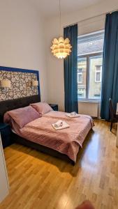 a bedroom with a large bed and a large window at Great Synagogue Apartment, 2 separate bedrooms, 5 guests, Fast Wifi,AC in Budapest