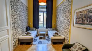 Posteľ alebo postele v izbe v ubytovaní FreeParking - Great Synagogue Apartment, 2 bedroom, 5 people ,WiFi, AC