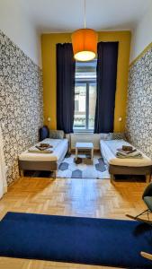 Posteľ alebo postele v izbe v ubytovaní FreeParking - Great Synagogue Apartment, 2 bedroom, 5 people ,WiFi, AC