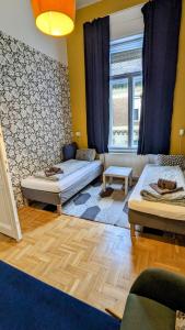 Posteľ alebo postele v izbe v ubytovaní FreeParking - Great Synagogue Apartment, 2 bedroom, 5 people ,WiFi, AC