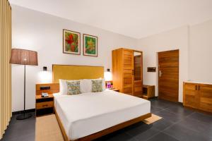 Postel nebo postele na pokoji v ubytování Keys Prima By Lemon Tree Hotels, Thekkady