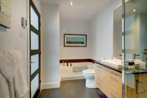 Phòng tắm tại Les Immeubles Charlevoix - Le 760-516 +12 ảnh