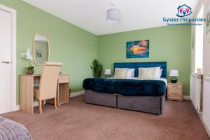 Posteľ alebo postele v izbe v ubytovaní Syster Properties Serviced Accommodation Leicester 5 Bedroom House Glen View