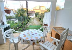 a patio with a table and chairs on a balcony at Studio et jardin "Le Coquet" in Jonzac
