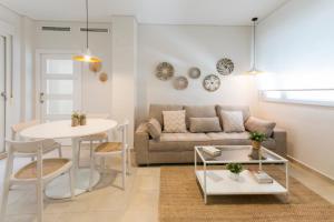 a living room with a couch and a table at Beach & Port in Gand&iacute;a