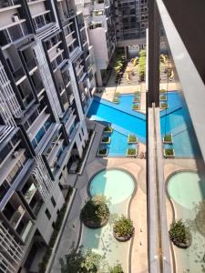 Výhled na bazén z ubytování Private Hot Jacuzzi Imperio Residence Melaka nebo okolí