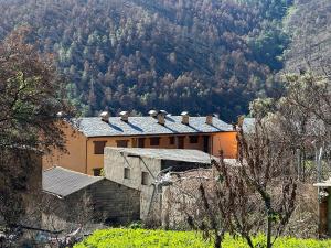 a house with solar panels on top of a mountain at El Mirador de Las Hurdes in Ladrillar