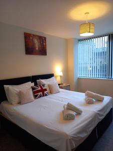 Postel nebo postele na pokoji v ubytování Spacious 2 Bed Apartment Norwich, Close To Station and City centre
