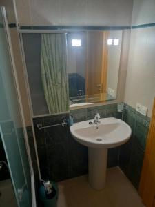 a bathroom with a sink and a mirror at Alojamiento roquetas de mar in Roquetas de Mar
