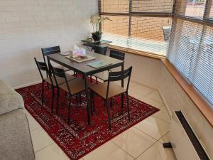 Tuggeranong Short Stay #07 - Sleeps 6的休息区