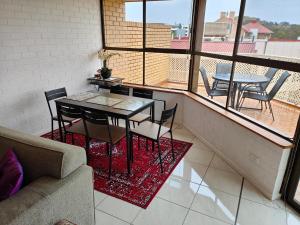 Tuggeranong Short Stay #07 - Sleeps 6的休息区