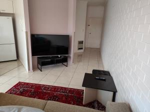 TV a/nebo společenská místnost v ubytování Tuggeranong Short Stay #07 - Sleeps 6