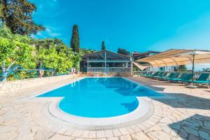 The swimming pool at or close to Andromaches large apartment 2