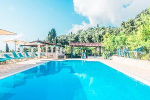 The swimming pool at or close to Andromaches large apartment 2