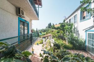 A garden outside Andromaches large apartment 2