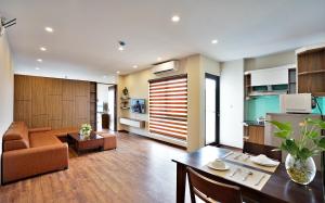 Гостиная зона в Luxe Paradise Apartment Lac Long Quan +52 фотографии