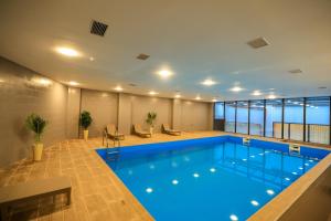 Kolam renang di atau dekat dengan Pine Astoria Hotel