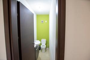 Vonios kambarys apgyvendinimo įstaigoje Glabur Stays - The Executive 2 BDR - Nicosia City, Free Parking & Wifi, Welcomes You!!!