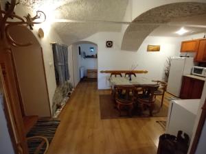 a kitchen and dining room with a table and a dining room gmaxwell gmaxwell gmaxwell gmaxwell at Penzión Evka in Poprad