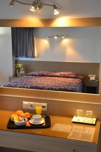 Postel nebo postele na pokoji v ubytování Kyridis Hotel