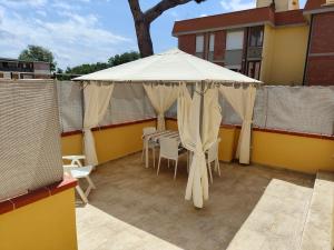 A patio or other outdoor area at Residence Hotel Vittoria