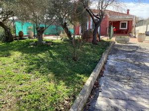 Ogród w obiekcie Casa situada en un entorno natural Casa Rural La Serena