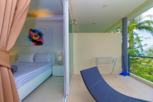 Postel nebo postele na pokoji v ubytování Hill Side Karon Kata Beach Condo + 37 fotografií