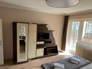 A bed or beds in a room at Home Sweet Apartment XL
