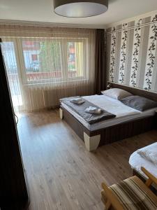 A bed or beds in a room at Home Sweet Apartment XL
