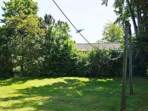 une cour avec un poteau téléphonique dans l'herbe dans l'établissement 8 person holiday home in Hesselager, à Hesselager