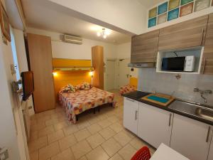 A kitchen or kitchenette at Residence Hotel Vittoria