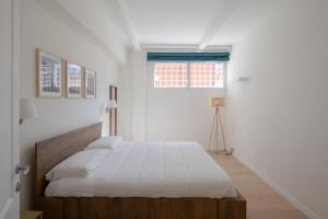 a bedroom with a bed with a wooden headboard and a window at Noah Charme in Rome
