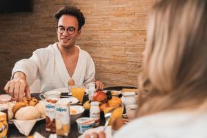 Eten bij of ergens in de buurt van het hotel

