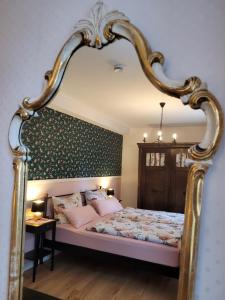 Llit o llits en una habitació de Im alten Rathaus