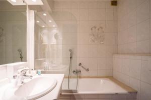 Koupelna v ubytování Hotel Europe