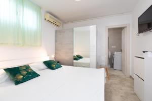 Posteľ alebo postele v izbe v ubytovaní Studio PUNAT LIVING with common pool + 8 fotografií