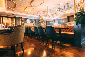 Ruang duduk di The Parkview Hotel