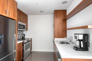 Kitchen o kitchenette sa 1BR Downtown w PoolSpa near Disney Hall LAX-1