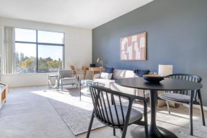 a living room with a couch and a table and chairs at San Jose 1br w wd gym pool nr Caltrain SFO-1154 in San Jose