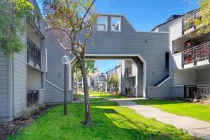 a building with an archway in a yard at Palo Alto 1br w gym pool wd nr Stanford SFO-1259 in Palo Alto