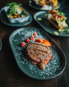 Makanan di atau berdekatan hotel