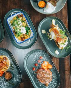 Makanan di atau berdekatan hotel