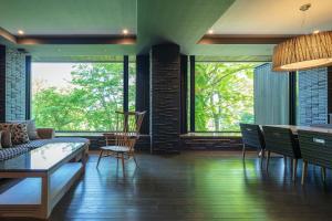 Posezení v ubytování KANAYA RESORT HAKONE