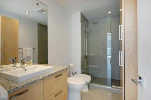 Ένα μπάνιο στο Les Immeubles Charlevoix - Le 760-705 +17 φωτογραφίες