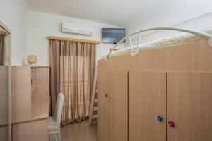 A television and/or entertainment centre at Anita Luxury Apartment
