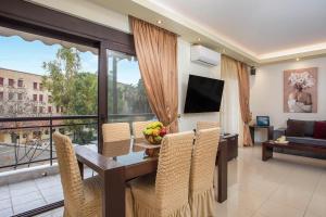 A television and/or entertainment centre at Anita Luxury Apartment