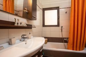 A bathroom at Anita Luxury Apartment