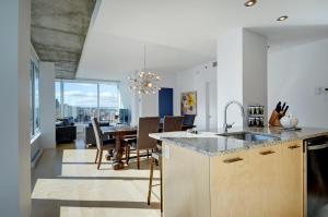 a kitchen and dining room with a dining table at Les Immeubles Charlevoix - Le 760705 in Quebec City