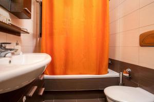 A bathroom at Anita Luxury Apartment
