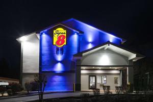 Certifikát, hodnocení, plakát nebo jiný dokument vystavený v ubytování Super 8 by Wyndham Charlottesville